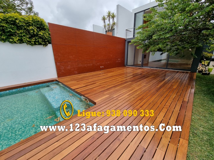 Deck concluído, visto do jardim